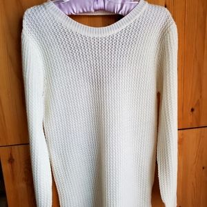 Urban Heritage Women's Cream Tunic Length Vee Back Sweater size Medium